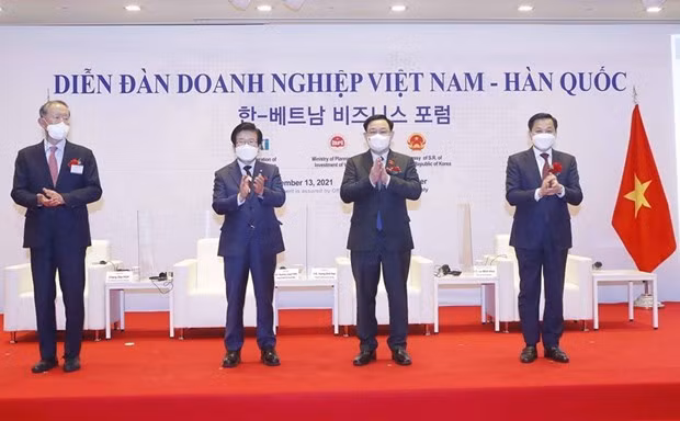 越南国会主席王廷惠出席越韩企业论坛 ảnh 1