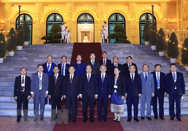 越南国家主席阮春福会见老挝国会主席 ảnh 2