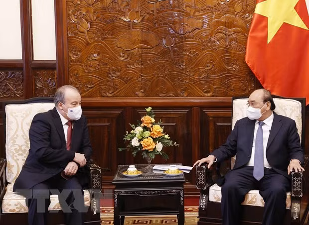 越南国家主席阮春福接受各国新任驻越大使递交国书 ảnh 4