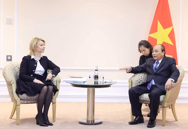 国家主席阮春福会见各大公司领导和投资者 ảnh 2