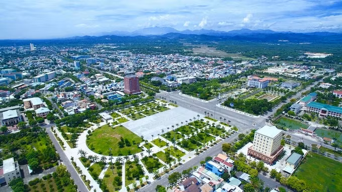 越南国家主席阮春福出席广南省建省550周年庆祝活动 ảnh 1