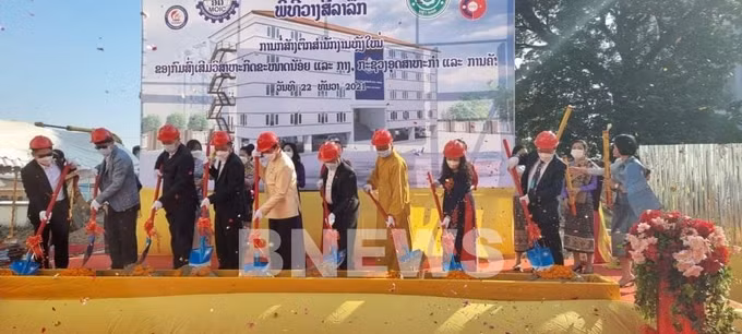 万象越南人协会援建的中小企业促进局办公楼动工兴建 ảnh 1