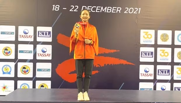 越南选手黄氏美心获得2021年亚州空手道锦标赛冠军 ảnh 1