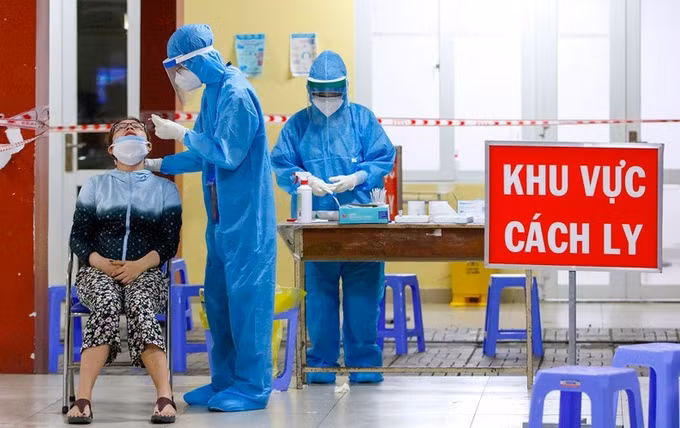 越南卫生部引导试点实施对第一代密切接触者进行居家隔离观察措施 ảnh 1