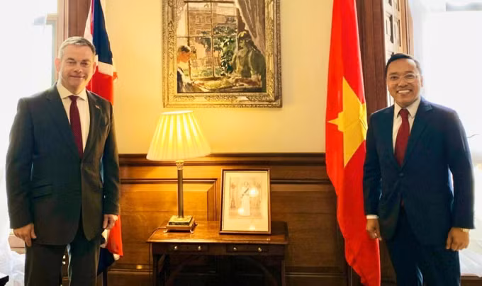  英国外交部亚洲事务国务大臣对越英关系的长足发展感到高兴 ảnh 1