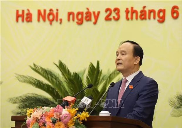 朱玉英和阮玉俊继续当选河内人民委员会主席和人民议会主席 ảnh 2