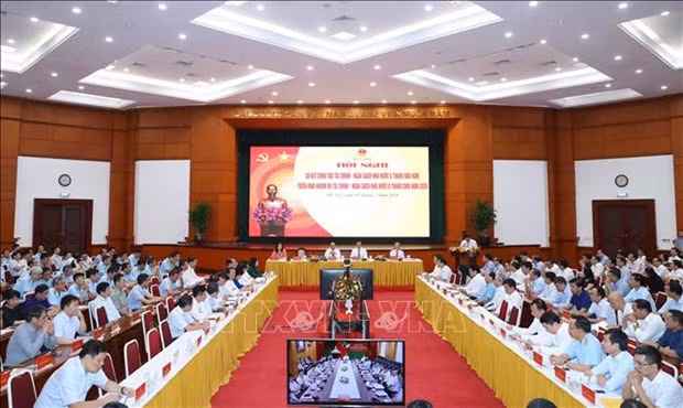 政府总理阮春福：财政部门需主动为经济发展贡献更多资源 ảnh 3
