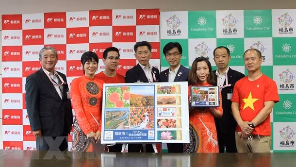 2020年东京奥运会：福岛作为越南体育代表团“迎宾地”发行纪念邮票 ảnh 2