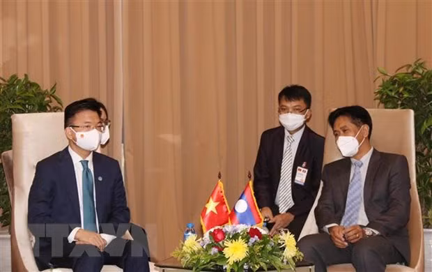 越南与老挝加强工业、贸易和司法合作 ảnh 2
