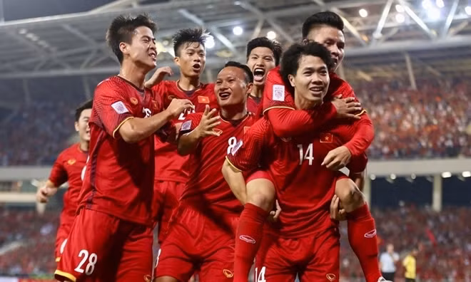 FIFA 8月排名：越南国足位居东南亚榜首 ảnh 1
