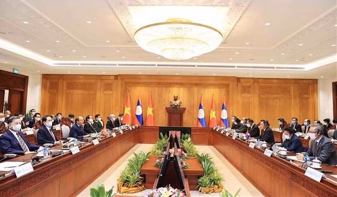 越南国家主席阮春福会见老挝国会主席赛宋蓬·丰威汉 ảnh 1