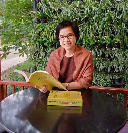 胡志明主席诞辰132周年：越南女博士向泰国读者传播胡伯伯思想 ảnh 2