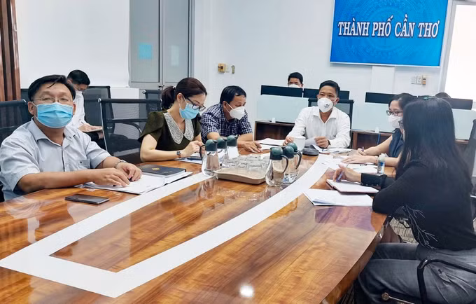 荷兰援助展开后江上垃圾收集试点项目 改善后江水环境质量 ảnh 2