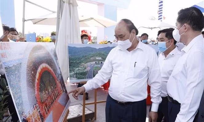 忠良-美顺高速公路主干线正式通车 阮春福出席并发出通车令 ảnh 1