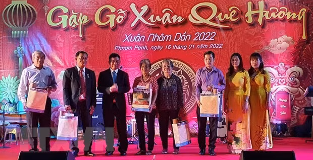 越南驻柬大使馆举行2022年壬寅年春节见面会 ảnh 1