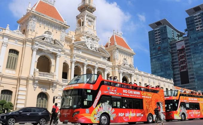 胡志明市制定试点迎接外国游客计划 ảnh 1