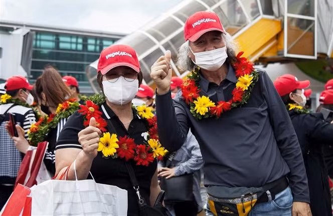 文化体育旅游部部长阮文雄：为迎接外国游客顺利和稳定地开展做好准备 ảnh 1