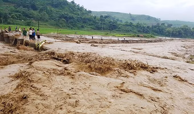 中部暴雨洪涝灾害致使84人死亡 38人失踪 ảnh 2