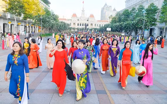 胡志明市奥黛节即将举行 ảnh 2