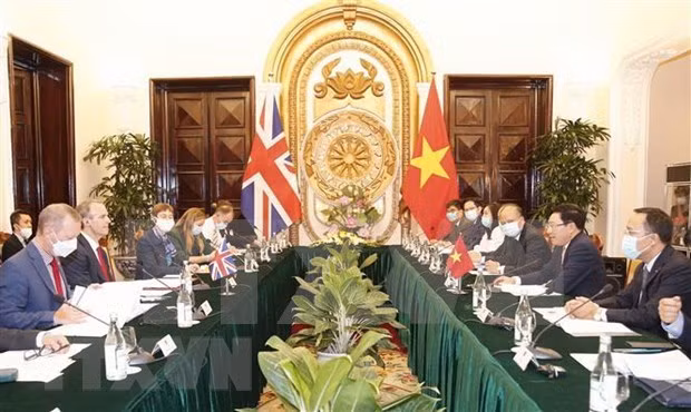 越南与英国发表关于战略伙伴关系的联合声明 ảnh 1