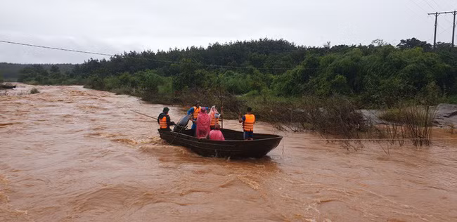 越南政府总理就克服暴雨洪水后果及应对第7号台风工作下发通知 ảnh 2