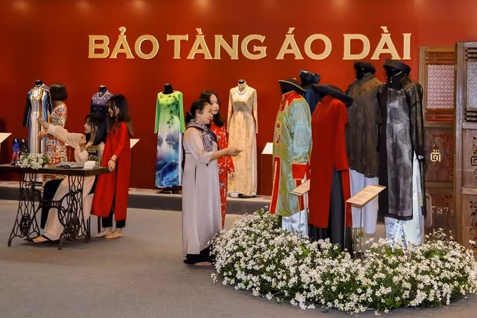 “奥黛与文化遗产”研讨会有利于弘扬国服文化价值 ảnh 2