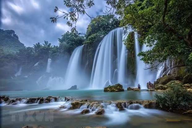 尽早试点组织越中两国游客参观板约（越南）——德天（中国）瀑布景区 ảnh 2