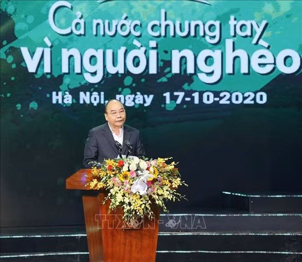 政府总理阮春福出席2020年“全国携手帮助贫困者”活动 ảnh 1