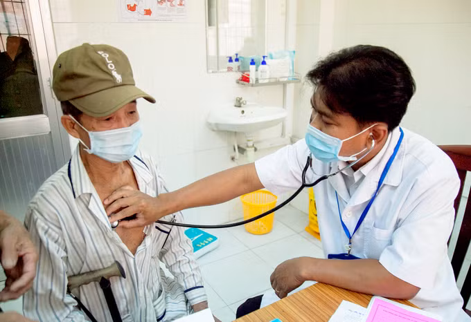 高棉族医生全心全意为人民健康保驾护航 ảnh 1