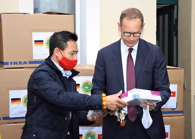 德国柏林市市长高度评价旅德越南人的慈善活动 ảnh 1