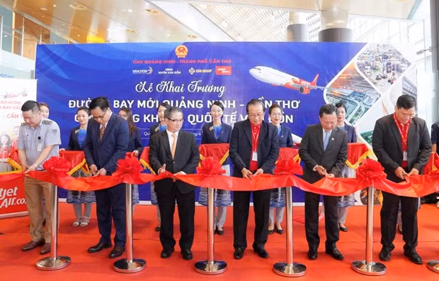 越捷航空正式开通广宁至芹苴航线 ảnh 1