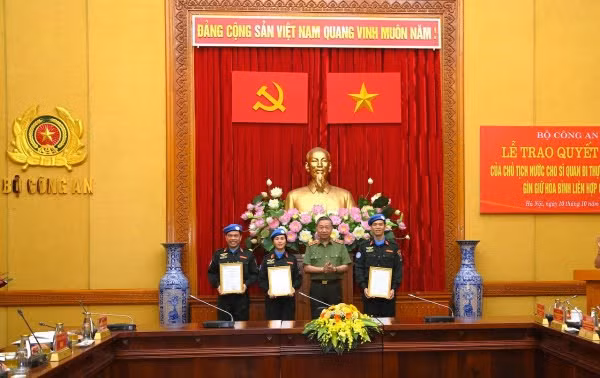 越南三名公安军官赴联合国南苏丹特派团执行维和任务 ảnh 1