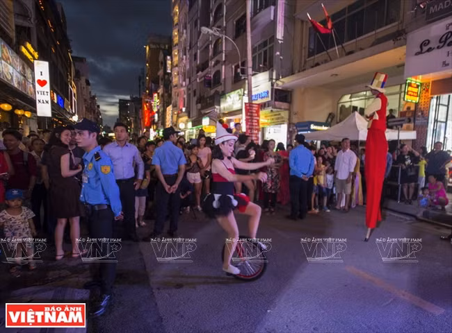 年末是胡志明市吸引国内外游客的“黄金”时期 ảnh 2