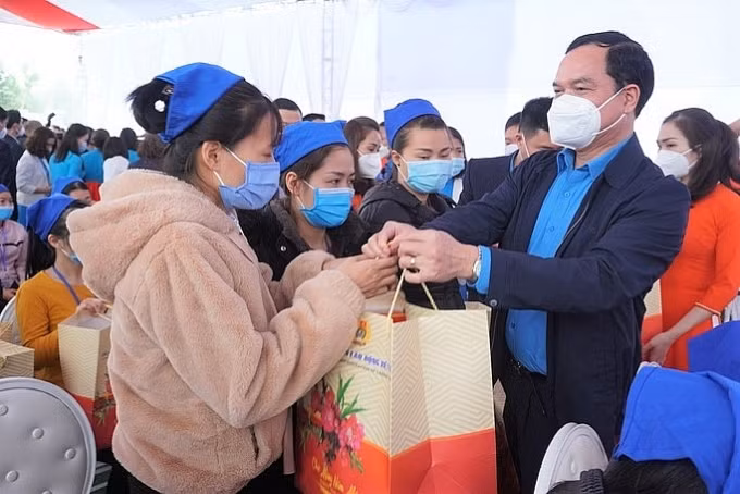 出资5000亿越盾帮助工会会员和劳动者过好春节 ảnh 1