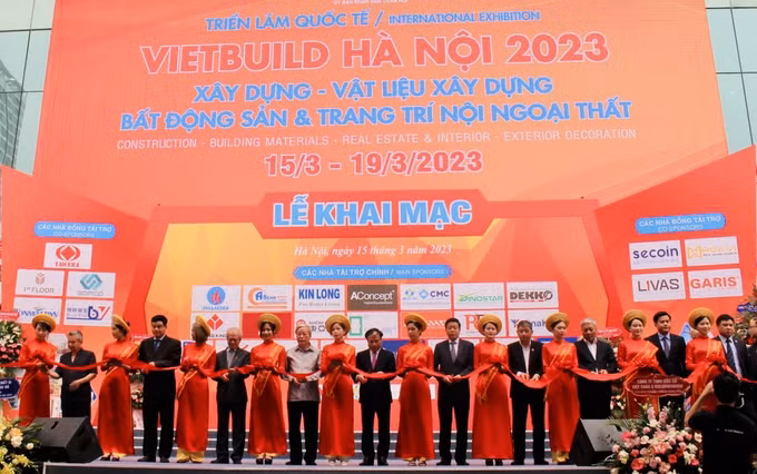 2023年河内建筑建材展览会吸引350多家国内外企业参展 ảnh 1
