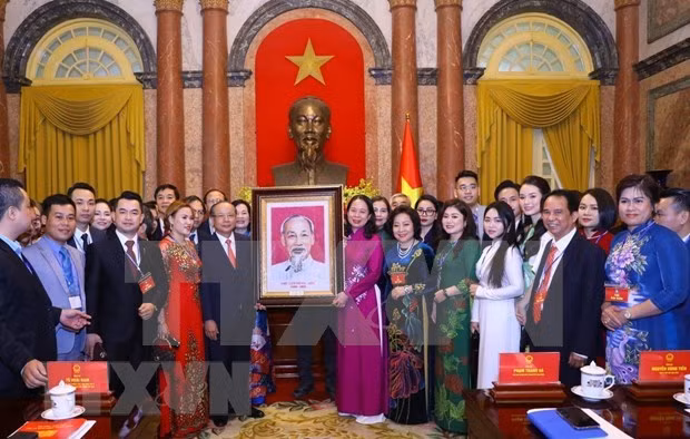 国家副主席武氏映春：越南中小型企业应在经济阵线上当先锋打头阵 ảnh 1