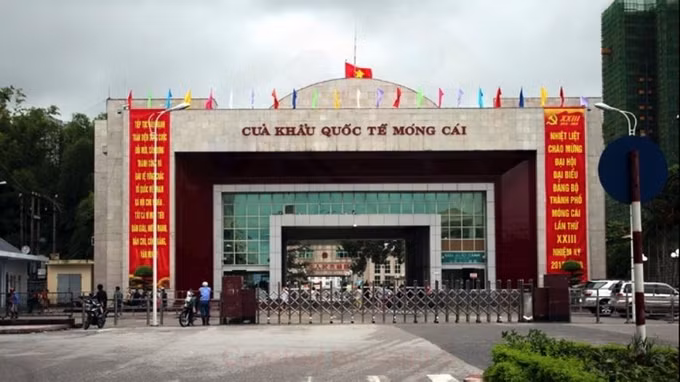 越南广宁省为迎接经陆路口岸入境的国际游客团做好准备 ảnh 1