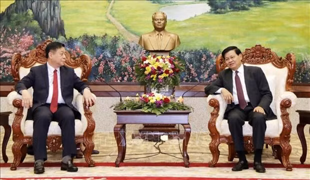 老挝党和国家领导人会见越共中央宣教部代表团 ảnh 1