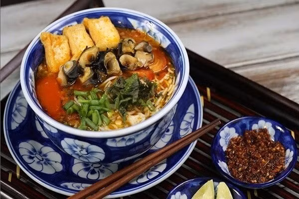 外婆螺蛳粉饮食空间致力于传承河内美食精髓 ảnh 1