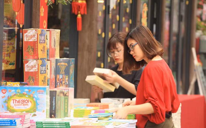 2022年阅读文化节展示和介绍1000本书 ảnh 2