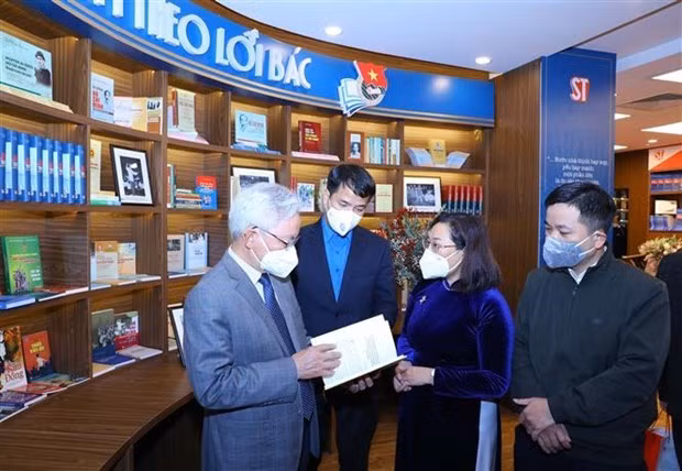 越共中央宣教部部长：维护党的思想基础是保卫祖国保护人民的部分 ảnh 1