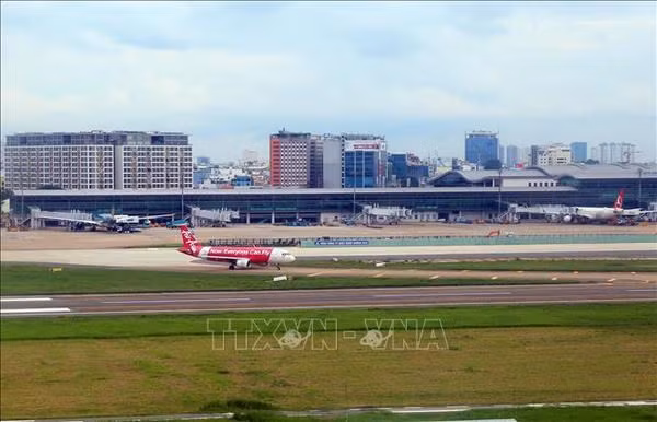 胡志明市新山一国际机场25R/07L跑道自2月21日起暂时关闭维修 ảnh 1