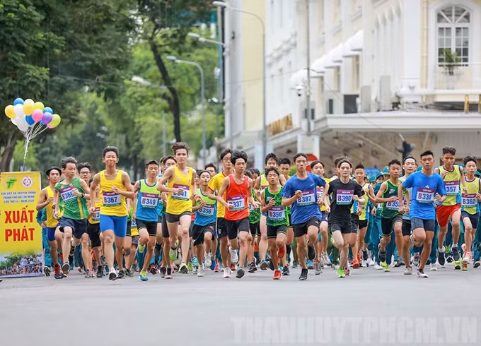 1200名运动员参加2020年越野跑比赛 ảnh 1