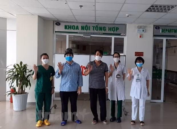 新冠肺炎疫情：乌克兰和俄罗斯制药公司向越南中央热带医院捐赠药物 ảnh 1