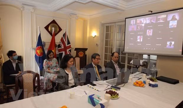 越南在疫情后的投资机遇视频研讨会在英国举行 ảnh 1
